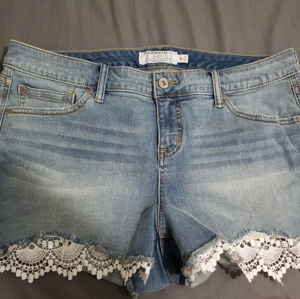 Jean shorts with Lace accent